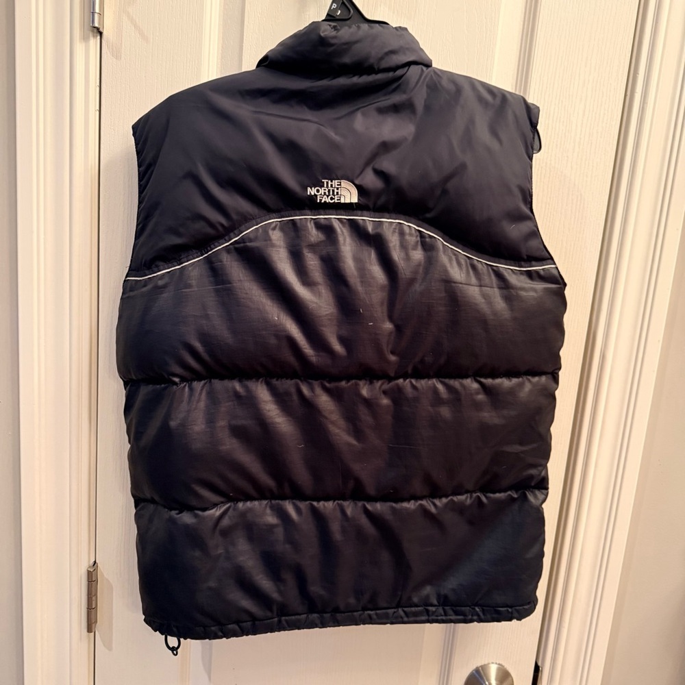 The North Face Black Puffer Vest. 600 series. Girls size XL - Picture 5 of 5